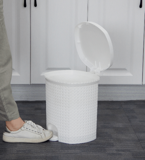 ICLEAN ถังขยะเหยียบทรงกลมลายสาน 13 ลิตร ขนาด 29.5x28.5x32.2ซม. รุ่น TG51840 สีขาว