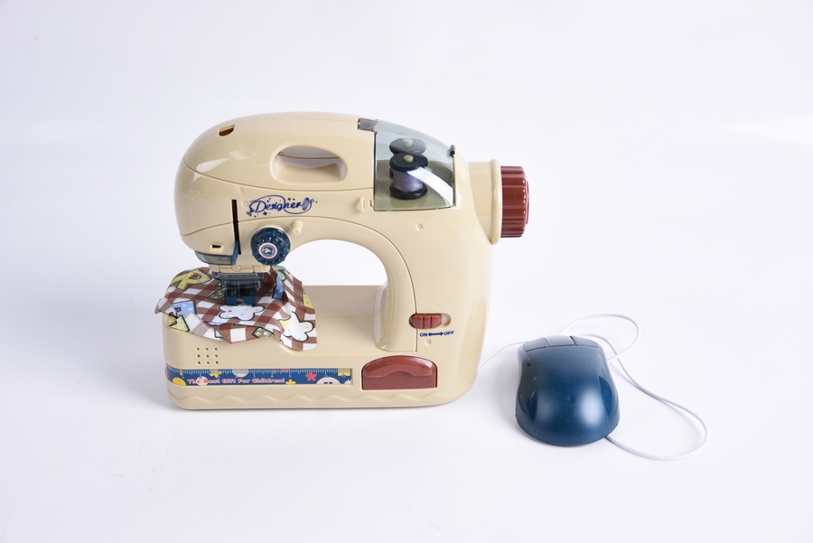 TOYS ของเล่นชุดจักรเย็บผ้าพร้อมตะกร้าอุปกรณ์#6714A ขนาด(42.3x9.7x19.8ซม.)