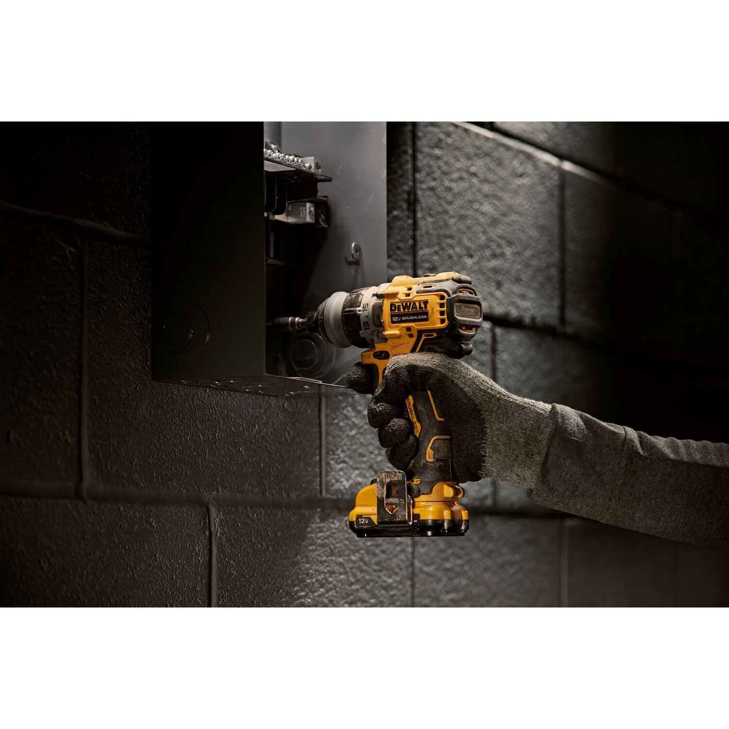 DEWALT สว่านไขควง 5 in 1 ไร้สาย ไร้แปลงถ่าน 12V DCD703D2-B1 พร้อมแบตเตอรี่ 2.0AH กล่อง TSTAK