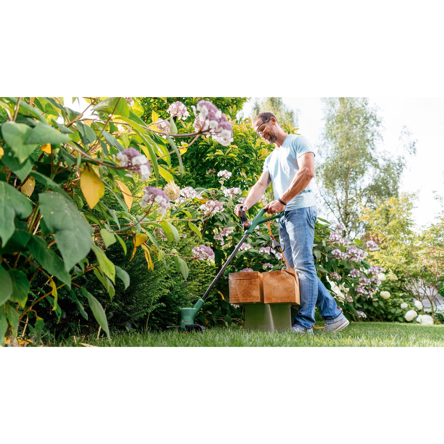 BOSCH เครื่องเล็มหญ้า EasyGrassCut23