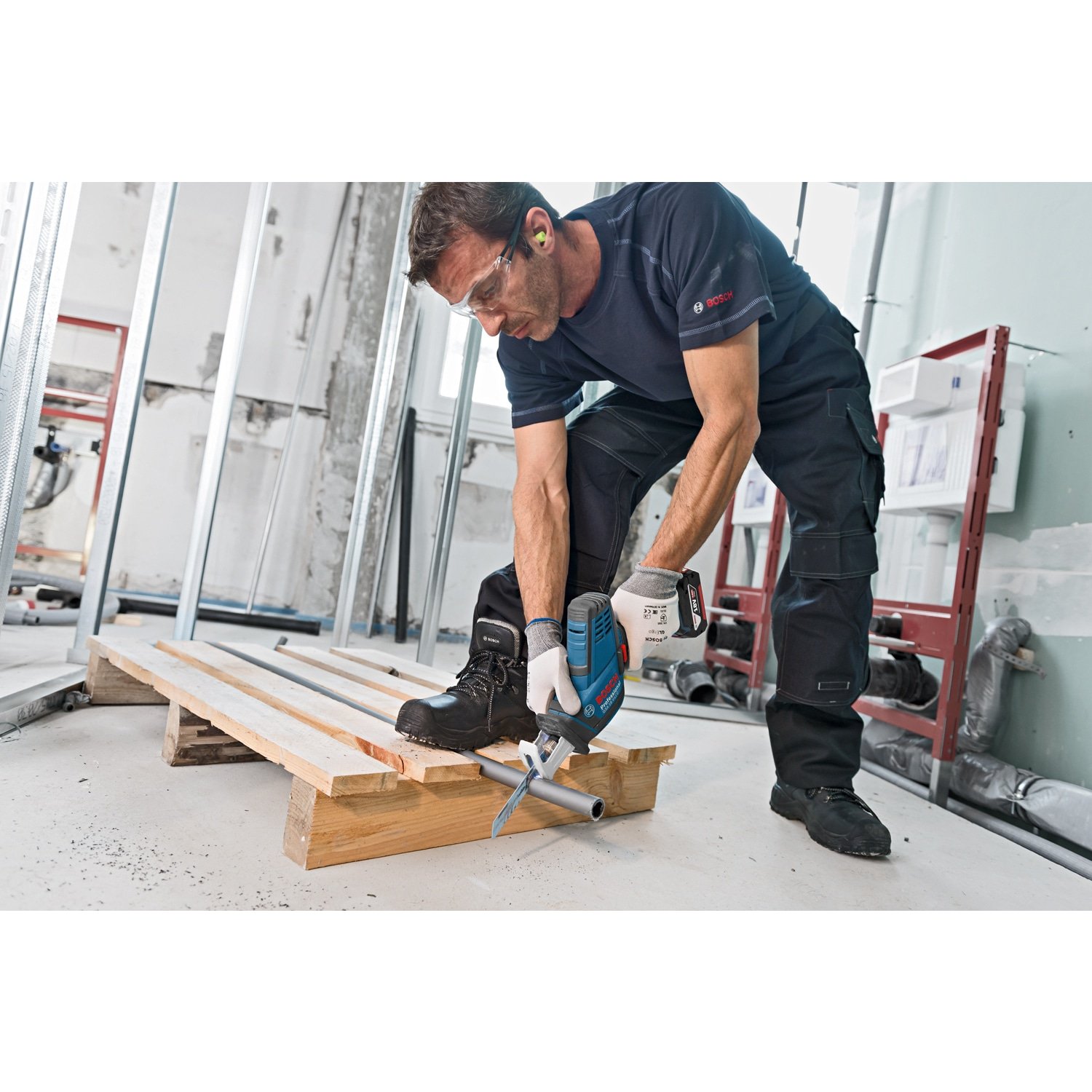 BOSCH เลื่อยอเนกประสงค์ไร้สาย 18V Compact รุ่น GSA18V-Li (เฉพาะเครื่อง)