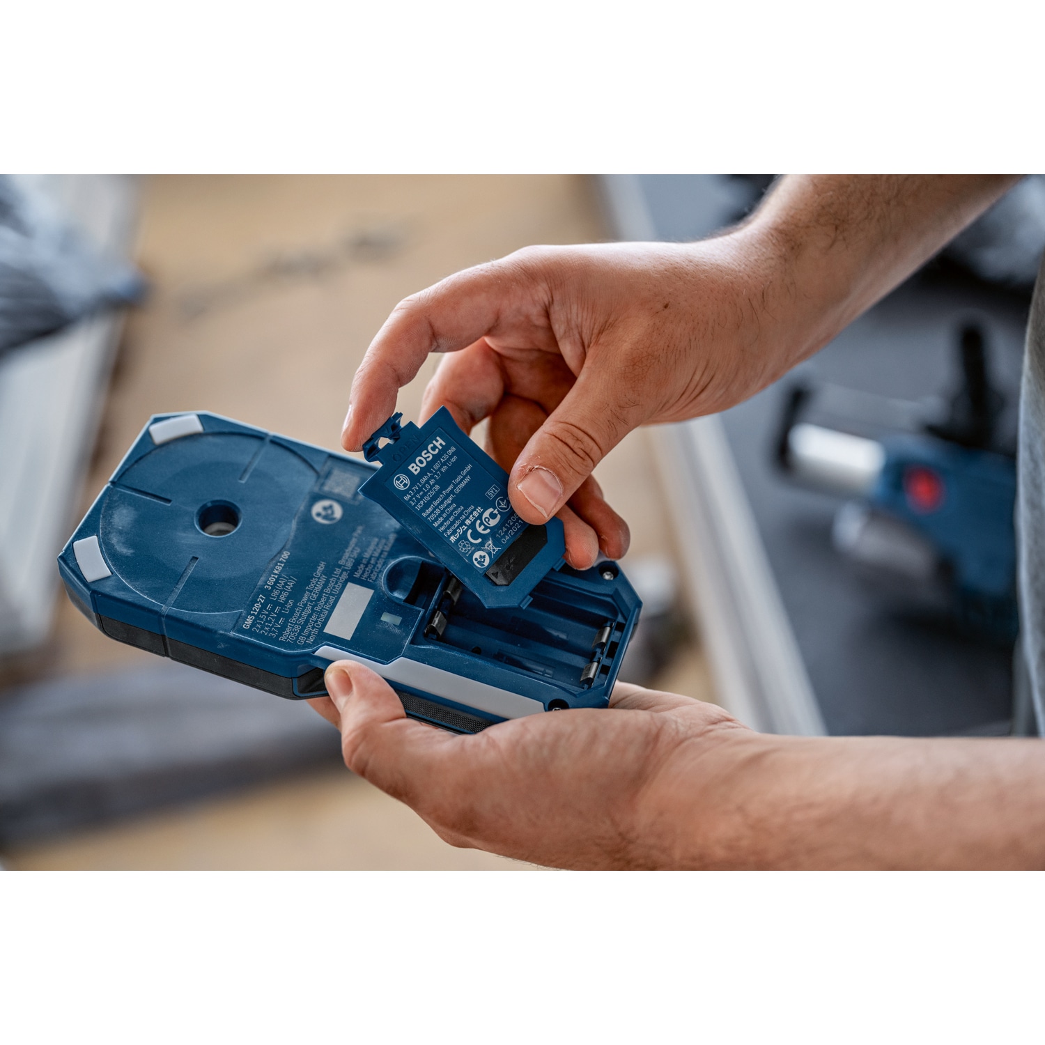 BOSCH เครื่องสแกนผนัง รุ่น GMS120-27