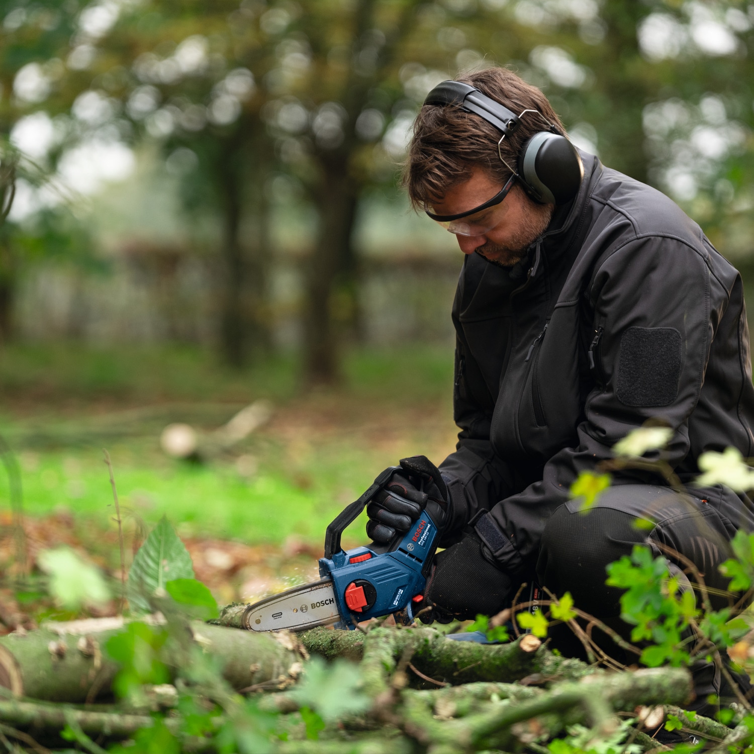 BOSCH เลื่อยโซ่ 6นิ้ว ไร้สาย 18V รุ่น GKE18V-15 (เฉพาะเครื่อง)
