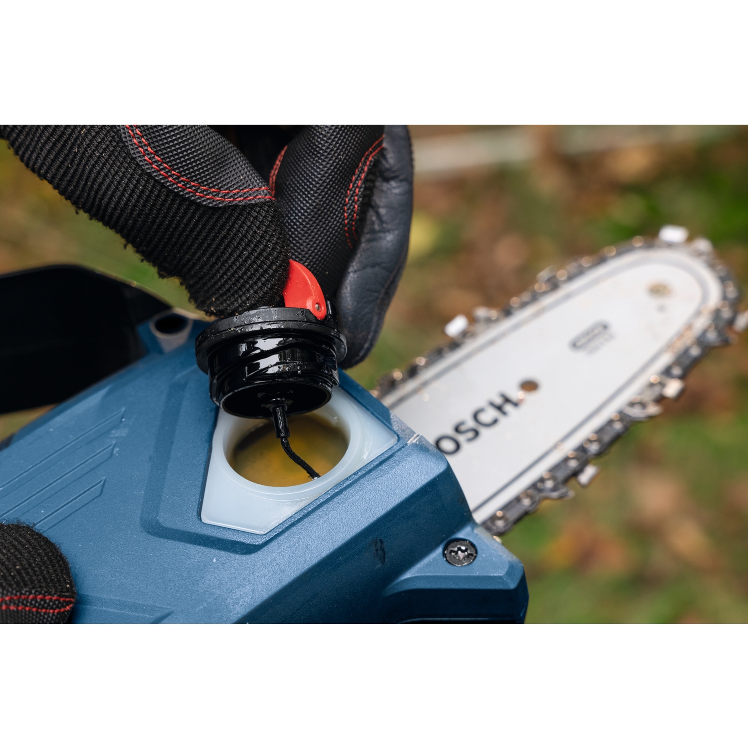 BOSCH เลื่อยโซ่ 6นิ้ว ไร้สาย 18V รุ่น GKE18V-15 (เฉพาะเครื่อง)