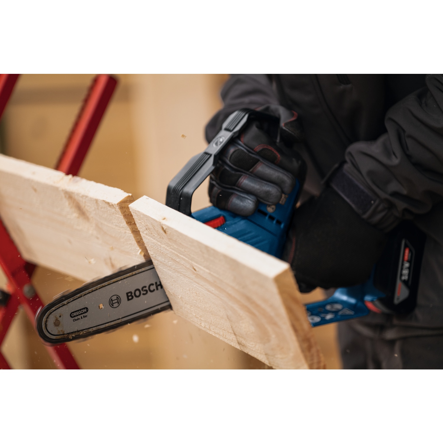 BOSCH เลื่อยโซ่ 8นิ้ว ไร้สาย18V รุ่น GKE18V-20 (เฉพาะเครื่อง)