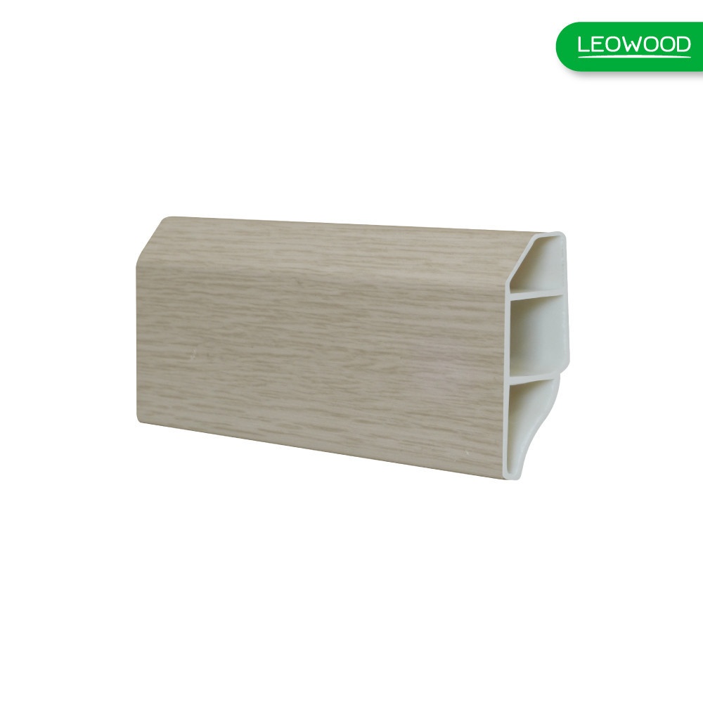 ลีโอวูด บัวพื้นไม้พลาสติกพีวีซี ปิดผิวPVC -ไวท์โอ๊ค 304 ขนาด 16x50x2000 มม.