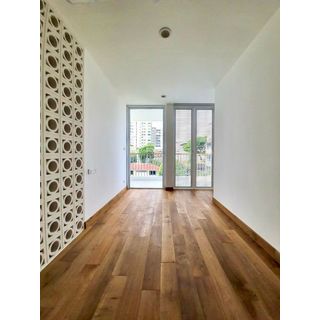 Gallery item 5
