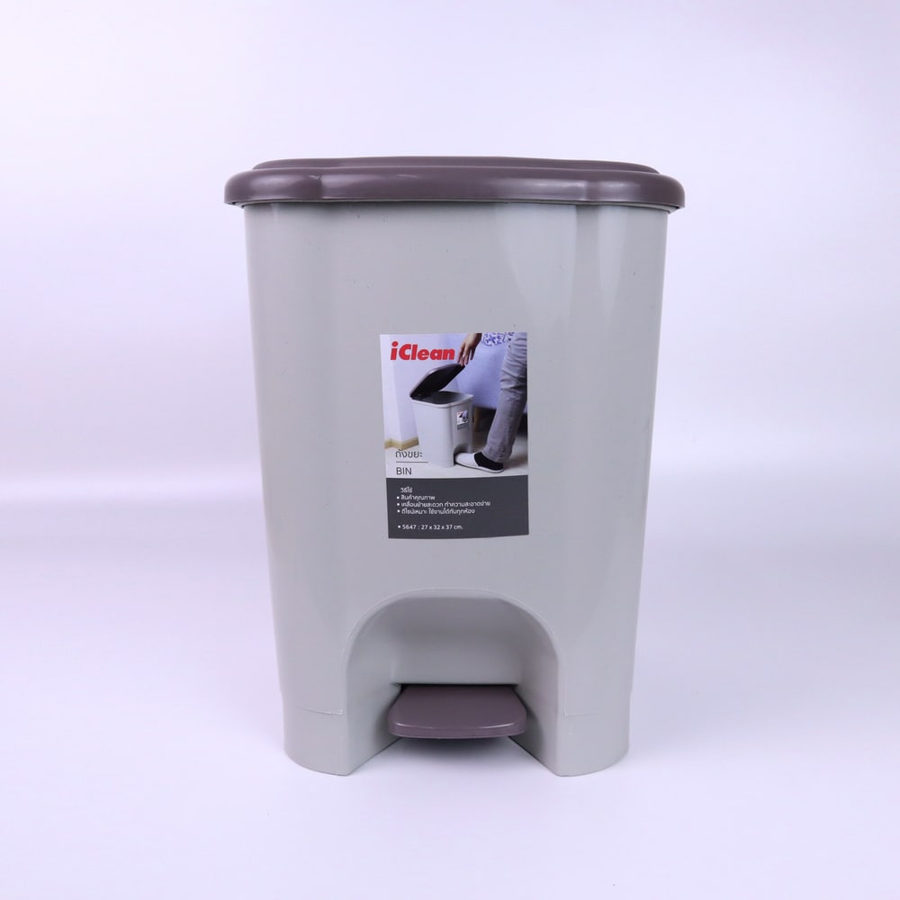 ICLEAN ถังขยะขาเหยียบเหลี่ยม 15 ลิตร ขนาด 27x32x37 ซม. รุ่น 5647 สีเทา