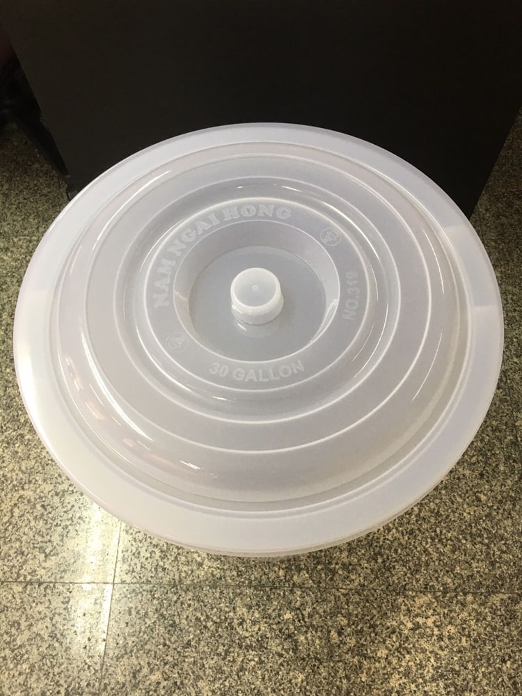 GOME ถังน้ำหูเหล็กพร้อมฝา 87 ลิตร ขนาด 52.5x52.5x69 ซม. รุ่น A-319PP สีขาวขุ่น