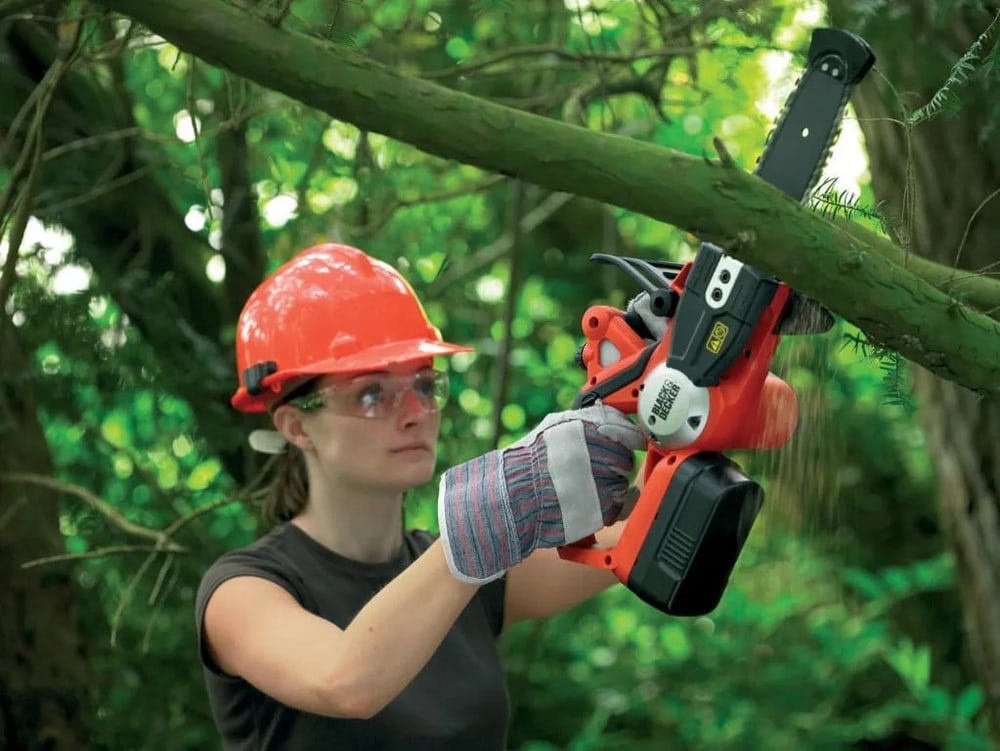 BLACK+DECKER เลื่อยโซ่ไร้สายพร้อมแบตเตอรี่ 20V รุ่น GKC1820L20-QW