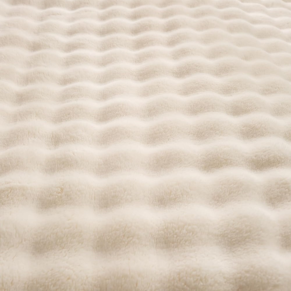 Truffle ผ้าห่ม รุ่น Nako-02 ขนาด 150x200 ซม. สีครีม