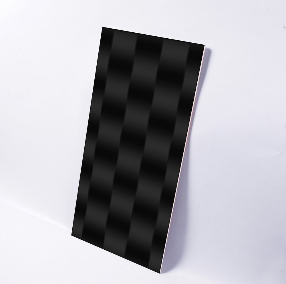 Marbella กระเบื้องเซรามิคปูผนัง 25X40 ซม. รุ่น โฟเซ่น-แบล็ค BBY01 Gloss (15P)