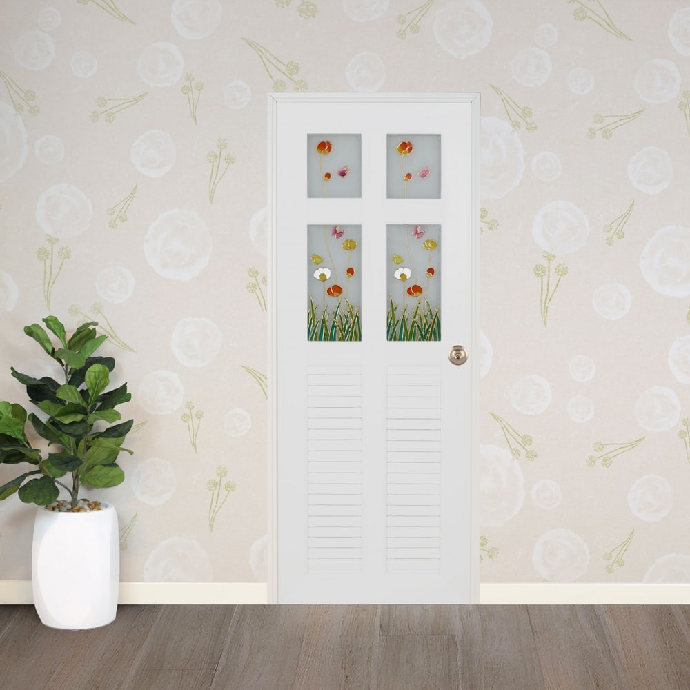 WELLINGTAN ประตู UPVC พร้อมวงกบ กระจกเพ้นท์ลายดอกไม้ KN-04 ขนาด 70x200 ซม. สีขาว (ไม่เจาะรูลูกบิด)