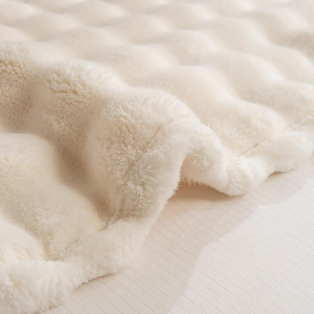 Truffle ผ้าห่ม รุ่น Nako-02 ขนาด 150x200 ซม. สีครีม