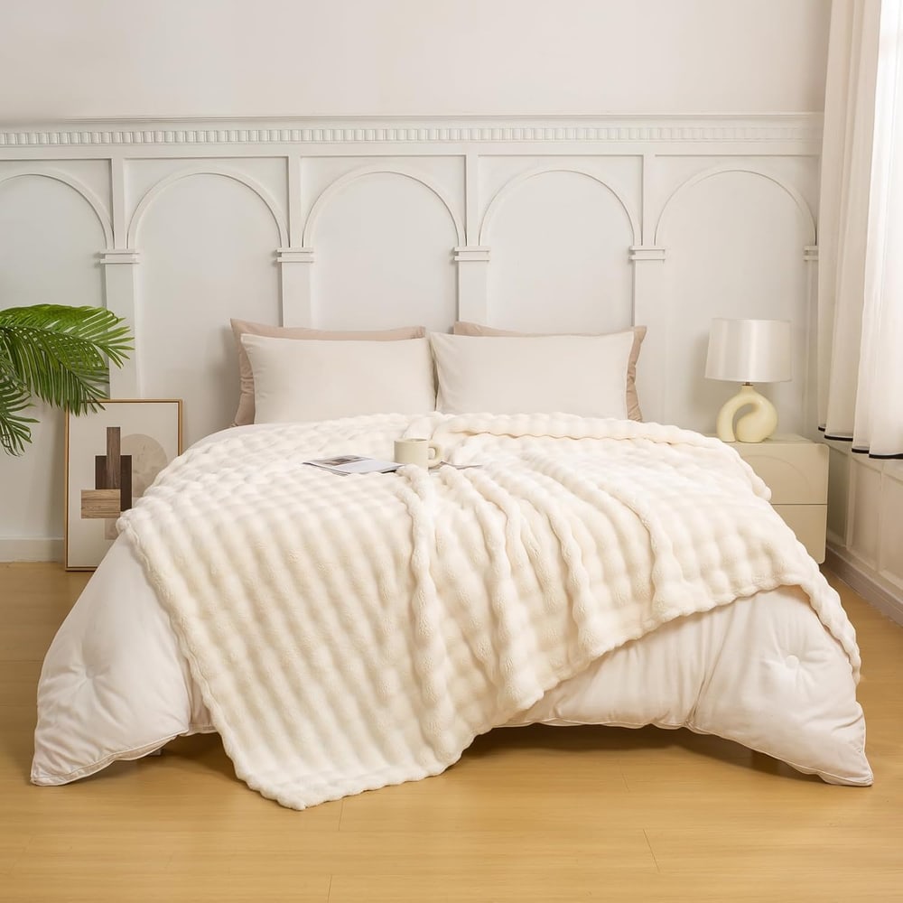 Truffle ผ้าห่ม รุ่น Nako-02 ขนาด 150x200 ซม. สีครีม