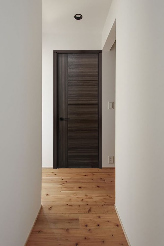 HOLZTUR ประตูปิดผิวเมลามีนเซาะร่อง 5เส้น ขนาด80x200ซม. สี Dark Grey (เจาะ)