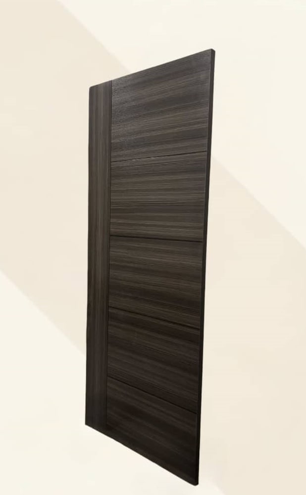 HOLZTUR ประตูปิดผิวเมลามีนเซาะร่อง 5เส้น ขนาด80x200ซม. สี Dark Grey (เจาะ)