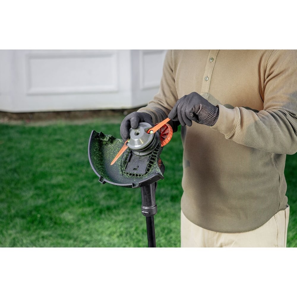 BLACK+DECKER เครื่องเล็มหญ้าไร้สาย 18V BCBT1820D1-B1 พร้อมหัวเส้นเอ็นและใบเรซิน(ใบมีดแบบพลาสติก)
