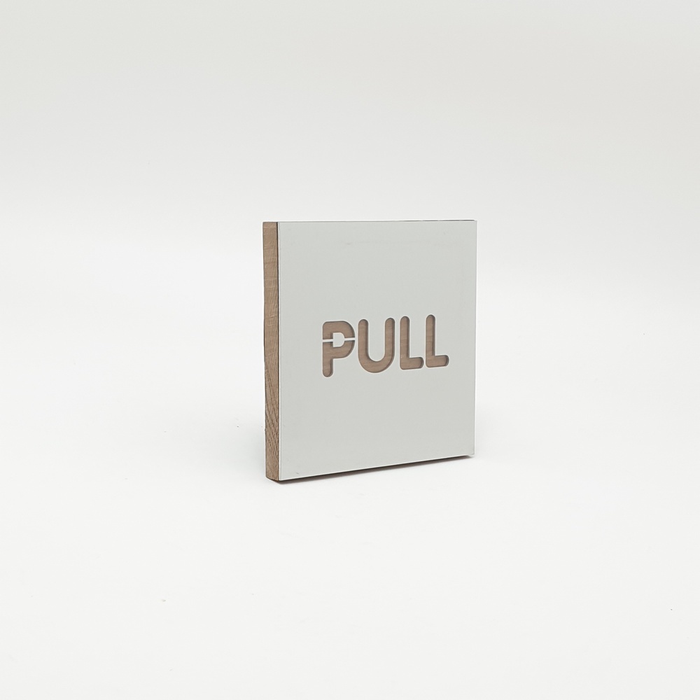 ป้ายอลูฯประกบไม้ CSWSS-002 PULL ขนาด 9x9ซม. สีเงิน