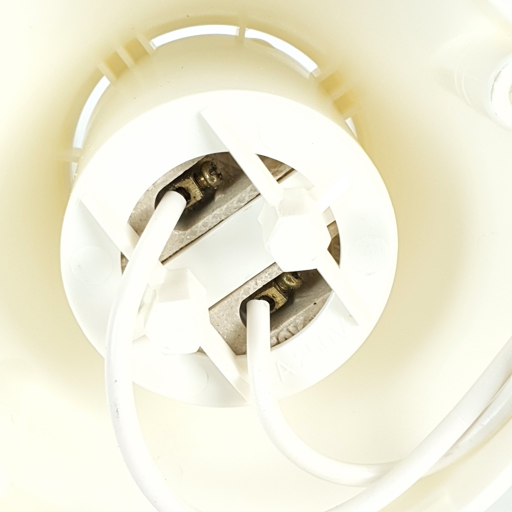 SENTOSHI ขั้วแป้น E-27 รุ่น SL-561 สีขาว