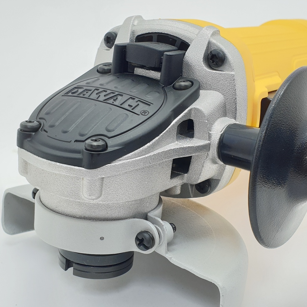 DEWALT เครื่องเจียร 4 นิ้ว 850W รุ่น DWE8200S-B