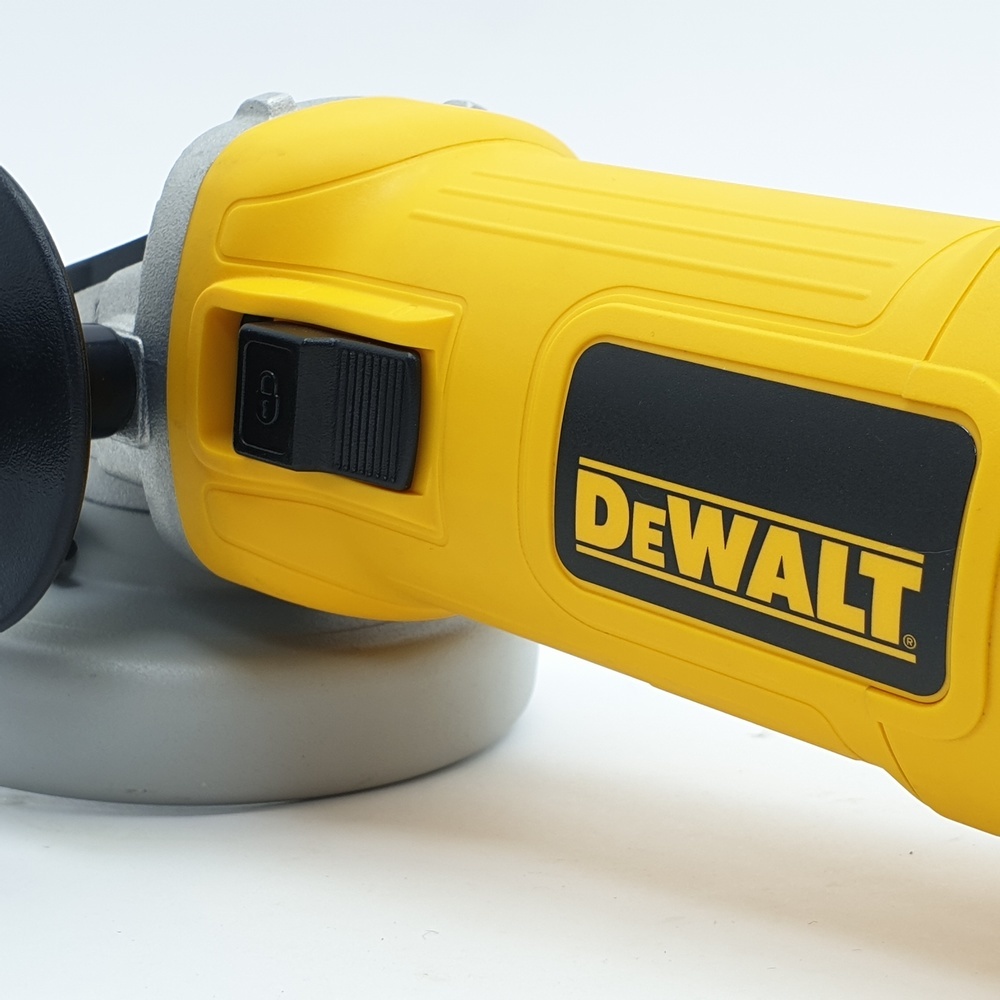 DEWALT เครื่องเจียร 4 นิ้ว 850W รุ่น DWE8200S-B