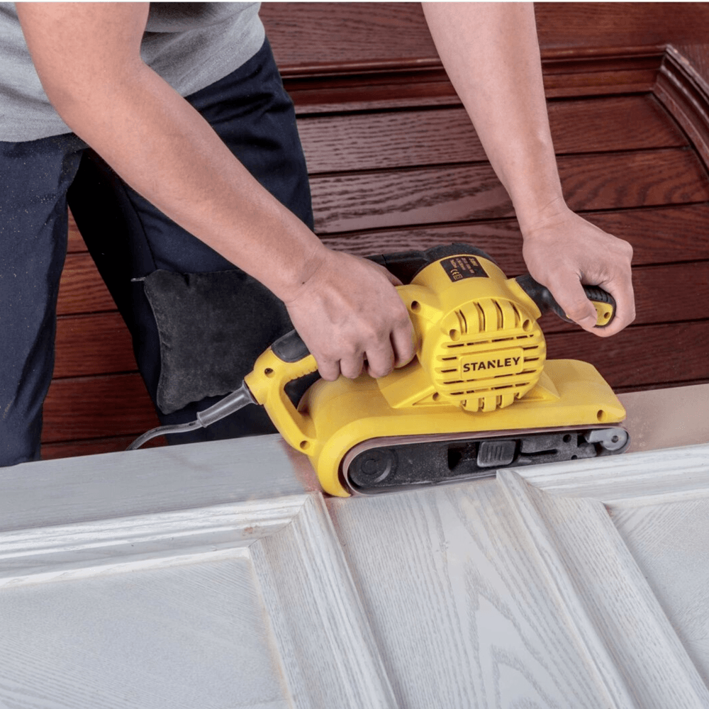 STANLEY เครื่องขัดกระดาษทรายสายพาน 3 นิ้ว 900W รุ่น SB90-B1