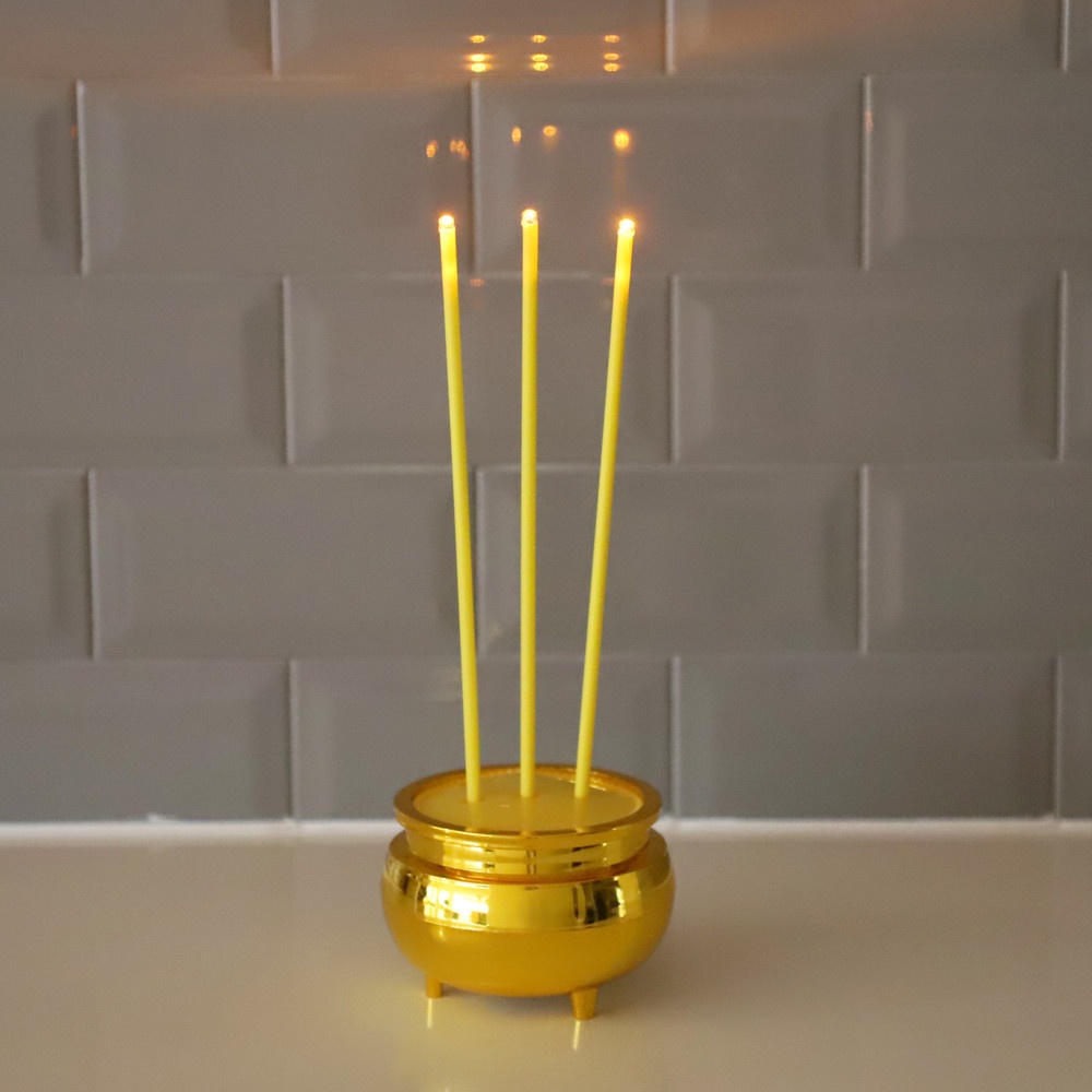 COZY ชุดกระถางธูปไฟฟ้า LED 3 ดอก ใช้ถ่าน DFZT-L704 ขนาด 10x10x26.5 cm. สีทอง