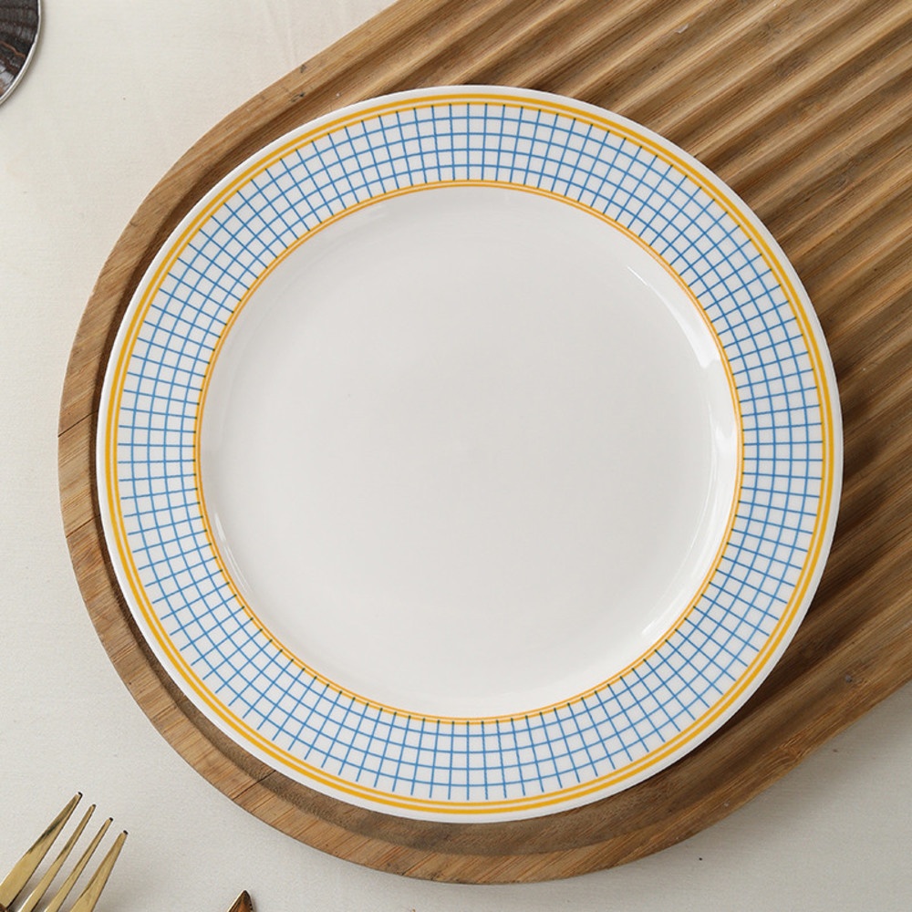 ADAMAS จานเซรามิค 8 นิ้ว ลายตาราง ALICE สีขาว