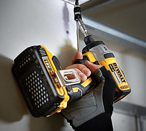DEWALT ชุดดอกไขควง 10 ชิ้น DT70518T-QZ พร้อมหัวจับดอกสว่านแบบหมุนได้