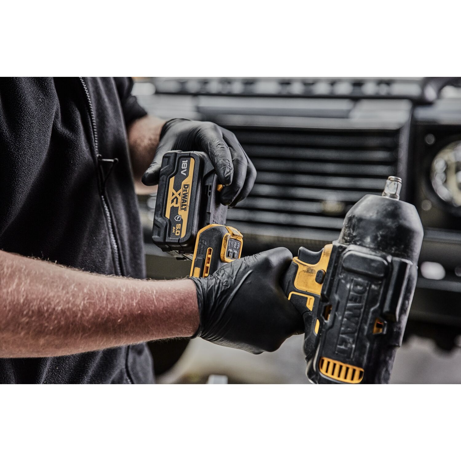 DEWALTบล็อกกระแทกไร้สายไร้แปรงถ่าน 20V Max DCF900N-B1 (เฉพาะตัวเครื่อง)