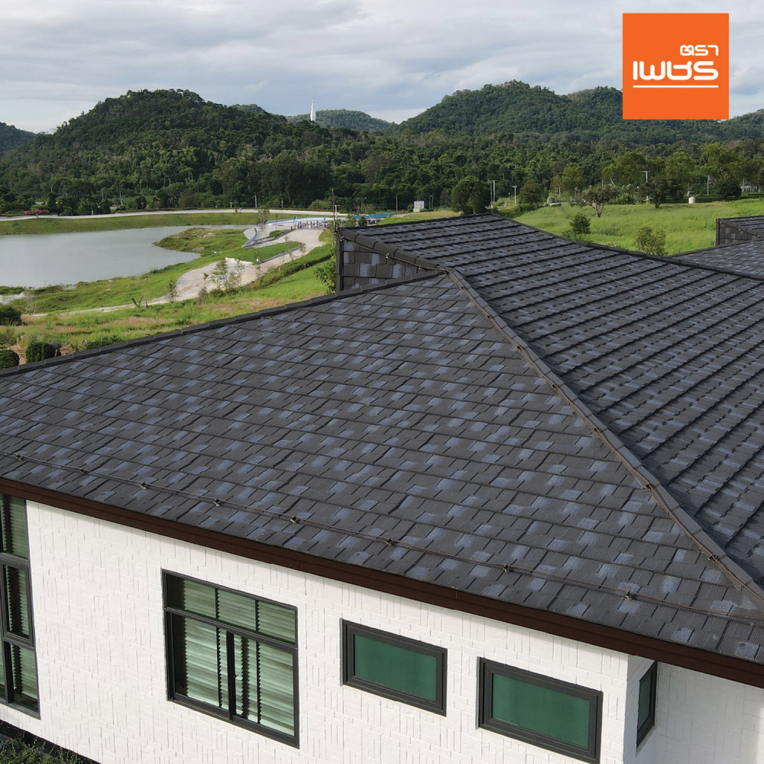 ตราเพชร แผ่นหลังคาเหล็ก รุ่น Shingle สี Blackstone Two-Tone