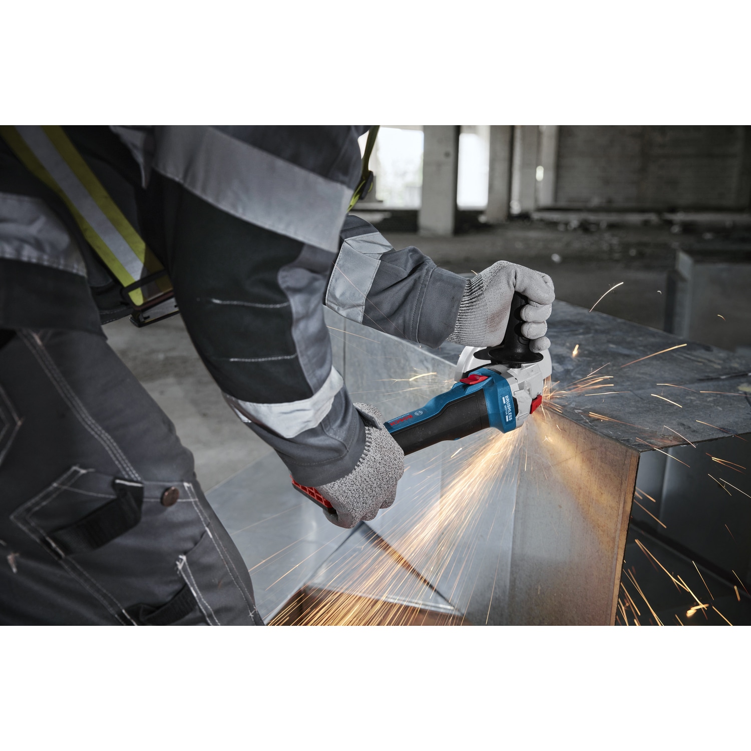 BOSCH เครื่องเจียร์ 4 นิ้ว ไร้สาย 18V รุ่น GWS18V-8 (เฉพาะเครื่อง)
