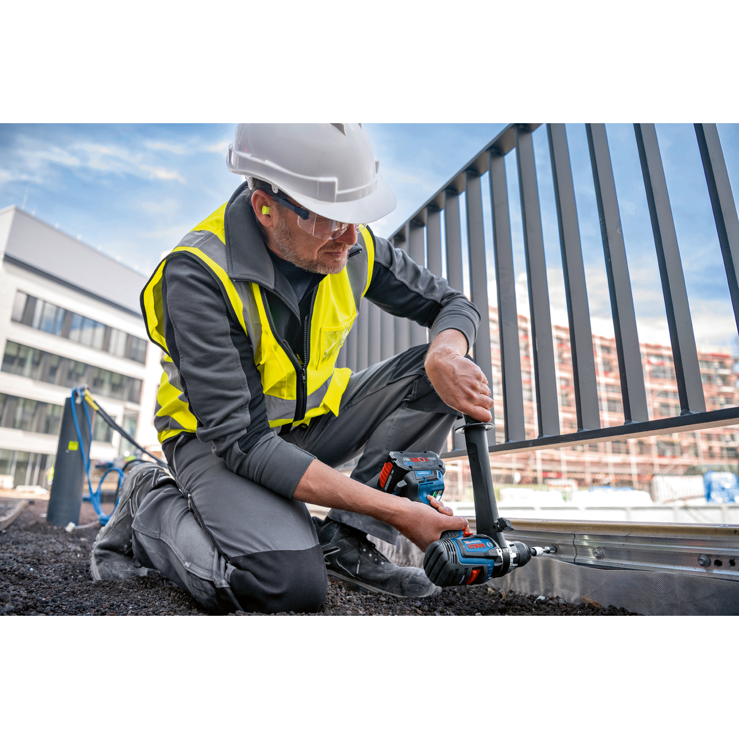 BOSCH สว่านกระแทกไร้สาย 18V Bi-Turbo รุ่น GSB18V-150C (เฉพาะเครื่อง)